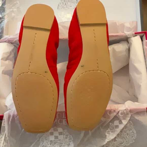 Vince Camuto
Brindin Leather Flat size 5 nwt - Picture 7 of 7